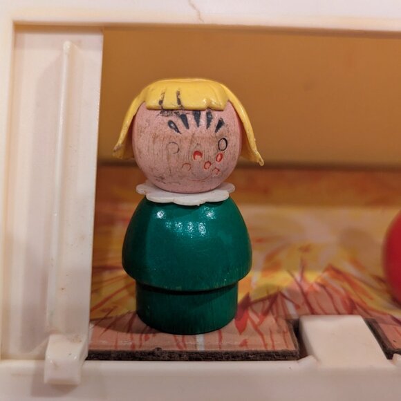 Vintage Fisher Price Little People Play Family Farm Set Tractor and Animals - Picture 4 of 9